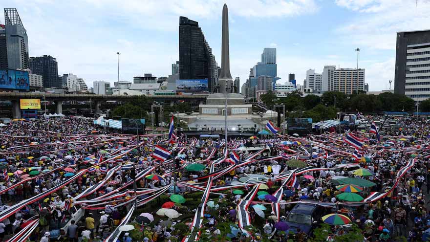 Thousands demand Thai prime minister quit over border dispute