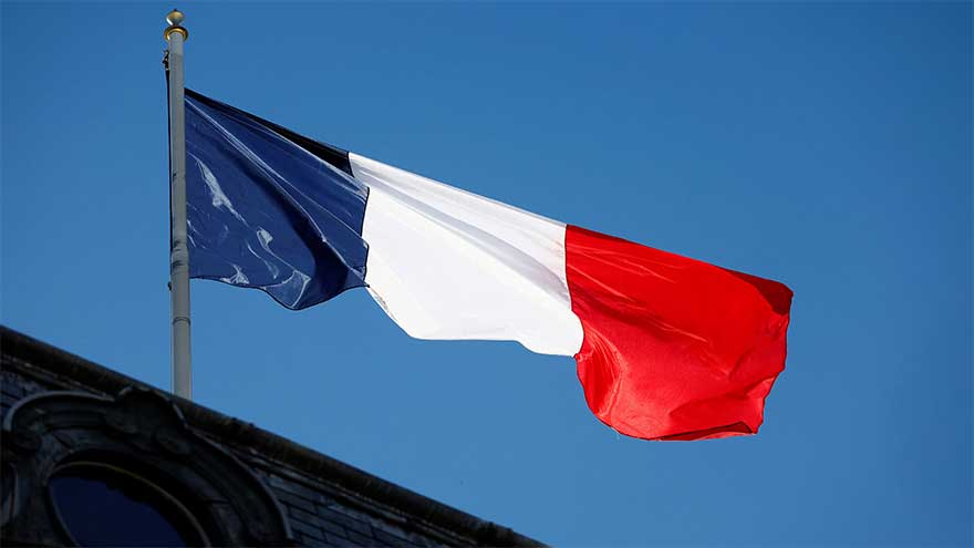 France bans smoking on beaches, in parks and bus shelters