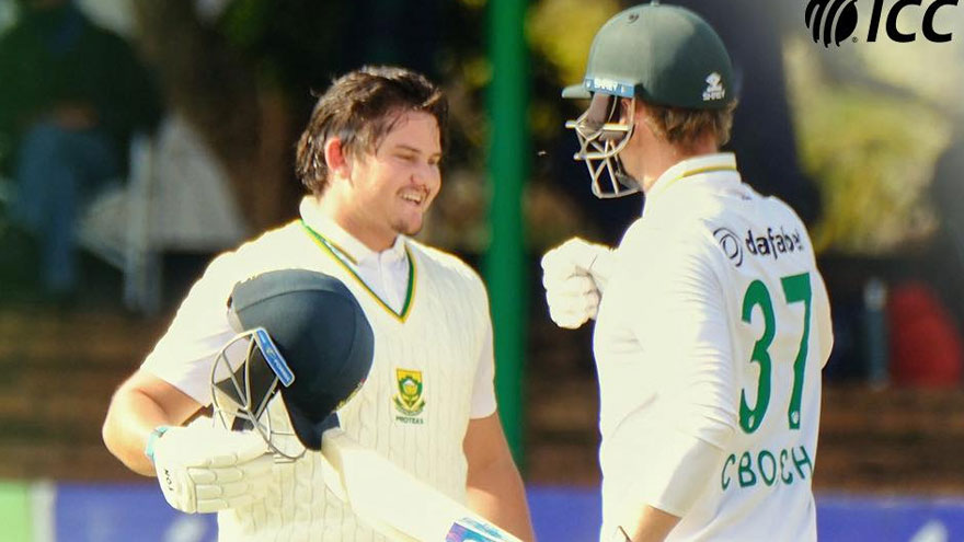 S Africa reach 418-9 v Zimbabwe as teenager Pretorius bags debut ton