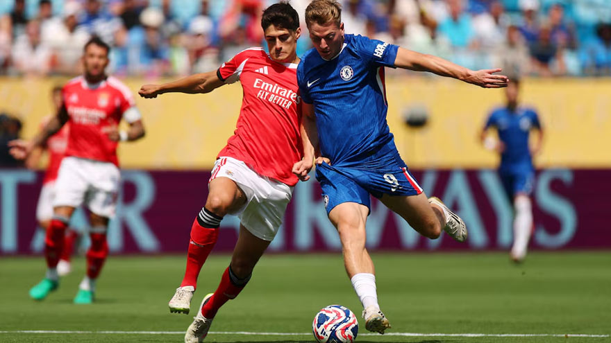 Extra time goals see Chelsea down 10-man Benfica to advance to quarters