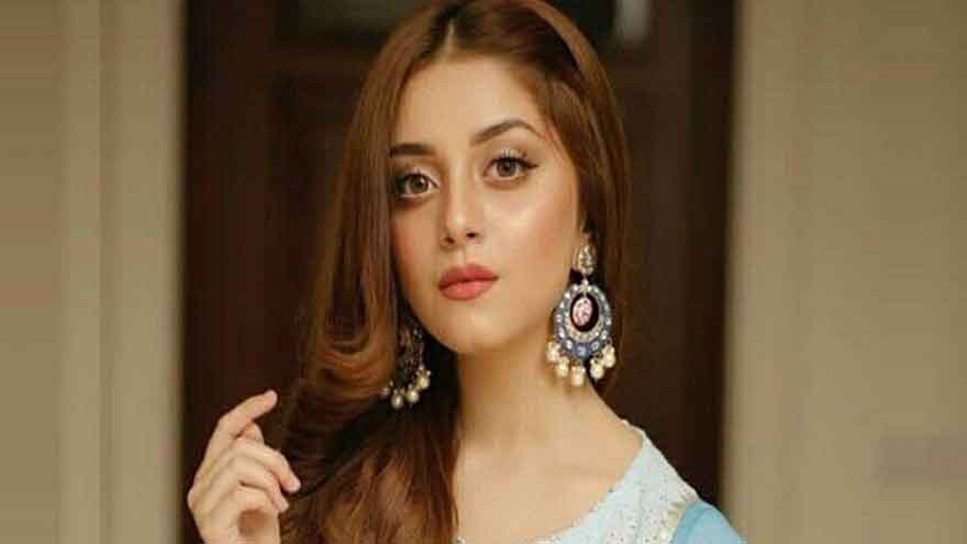 Is Alizeh Shah in love? Fans buzz over her 'mystery man' posts