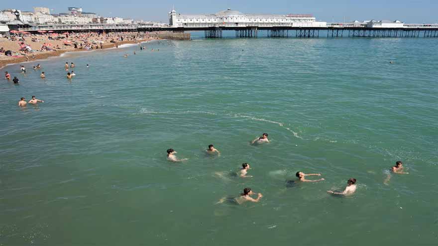 Thousands flee wildfires in Turkiye as Europe is hit by early heatwave