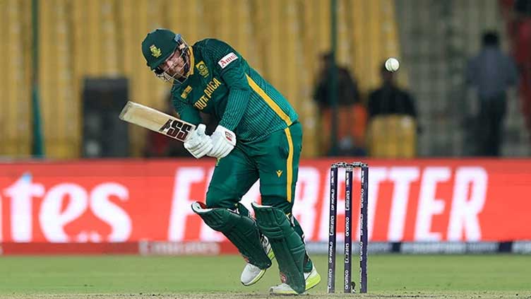 Clinical S Africa overpower clueless England by seven wickets