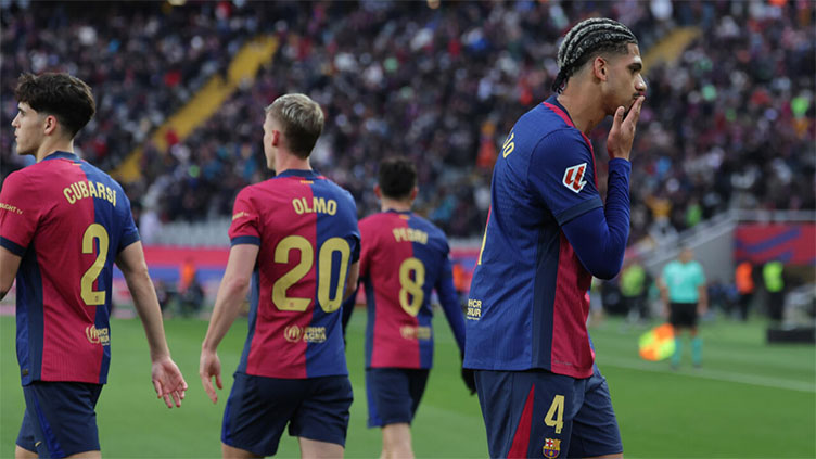 Barca thrash 10-man Real Sociedad to reclaim top spot