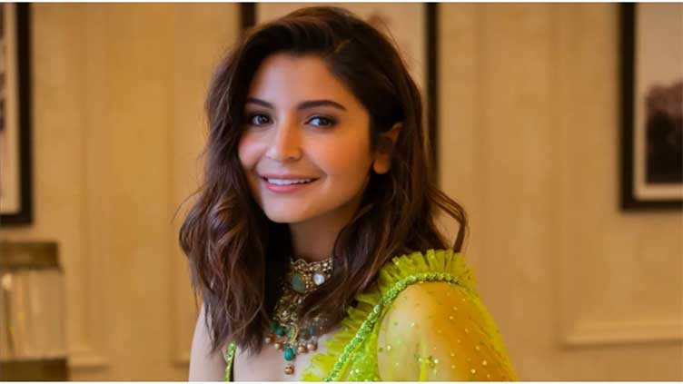 Anushka feels sleepy during India vs Australia semi-final; fans chime in