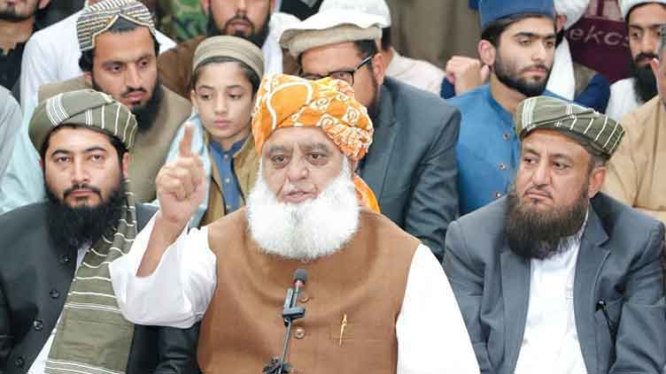 Fazl expresses condolences on Maulana Hamidul Haq's death 