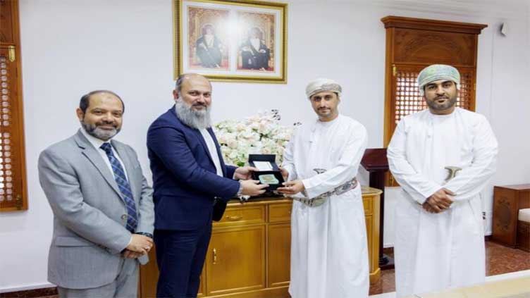 Minister explores investment opportunities at Oman's industrial hub