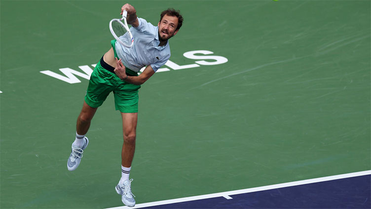 Medvedev outlasts Fils to reach Indian Wells semi-finals