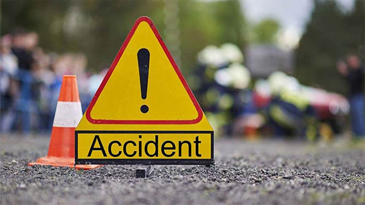 Five killed in van, bus collision in Lalian