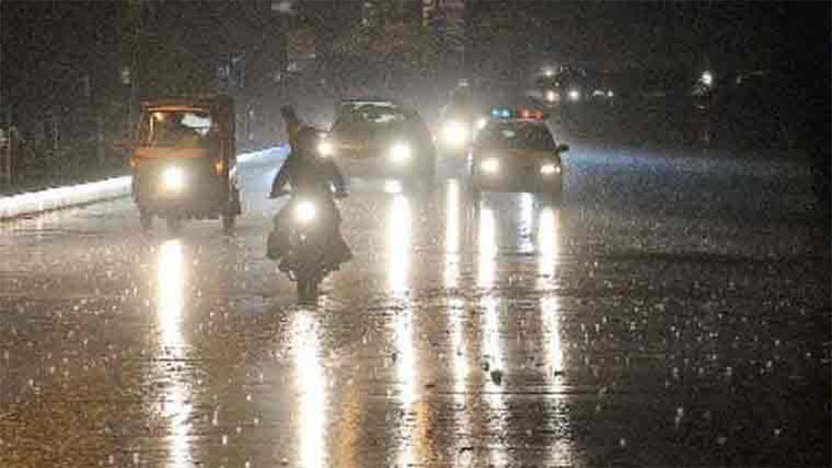 Heavy rain, strong winds lash Lahore