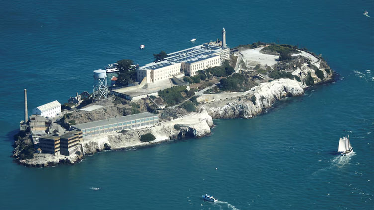 Trump orders the reopening of Alcatraz prison