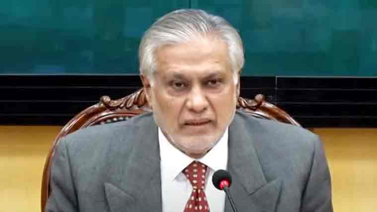 پاک فضائیہ کو کھلی اجازت دیتے تو 5 کے بجائے 15 بھارتی طیارے گرتے: اسحاق ڈار