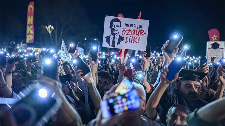 Tens of thousands take part in Istanbul rally for jailed mayor