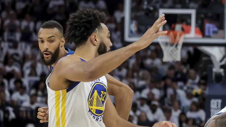 Timberwolves beat Curry-less Warriors 117-93 in Game 2 to even series