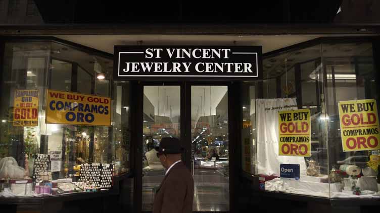 Economic jitters and soaring gold prices create a frenzy for US jewelry merchants
