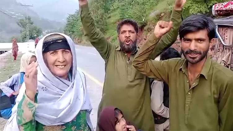 Residents of border town in Azad Kashmir welcome ceasefire