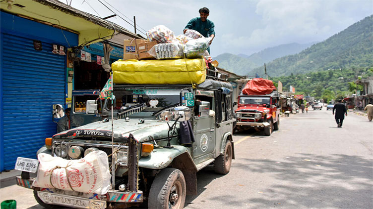 Kashmiris return to homes, but keep bunkers stocked