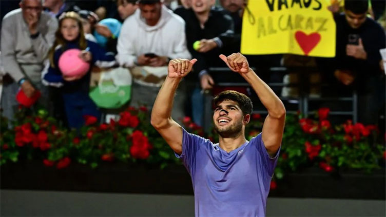 Alcaraz, Zverev march into Italian Open last 16