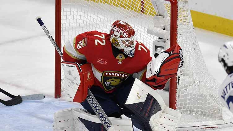 Bobrovsky stops 23 shots, Panthers top Maple Leafs 2-0 in Game 4 to tie series