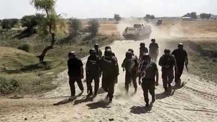 Two outlaws killed, five injured in Rajanpur Katcha area operation