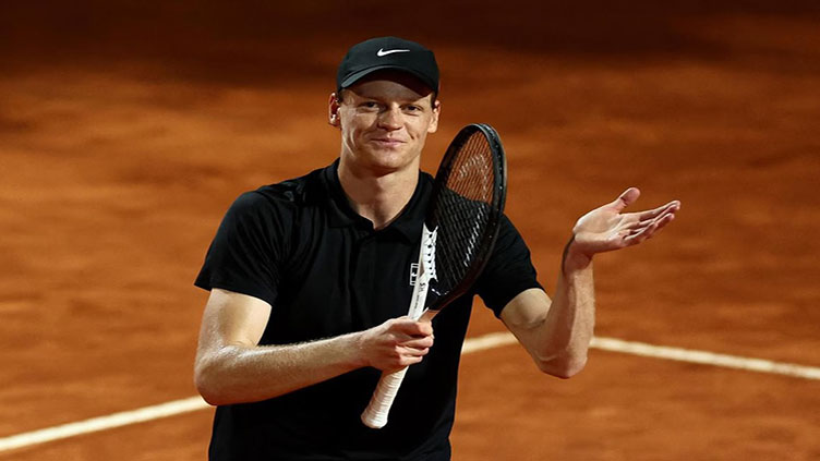 Sinner moves through gears to reach Italian Open quarters