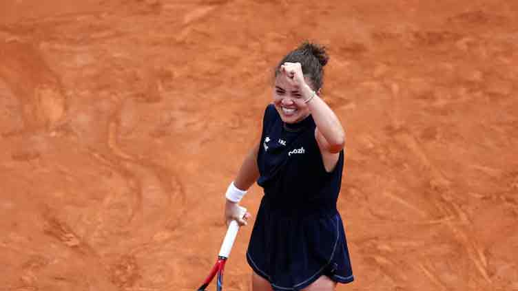 Paolini battles past Shnaider at Italian Open