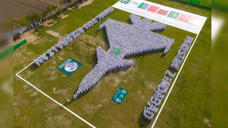 PAF paid rich tribute as people make human formation of J-10C jet in Jhang