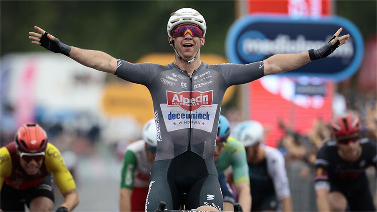 Groves wins neutralised Giro sixth stage, former winner Hindley abandons