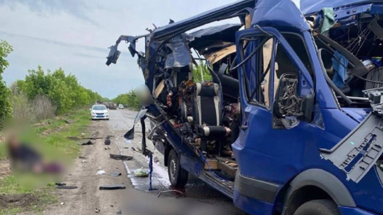 Russian attack kills 9, Ukraine says, just hours after peace talks