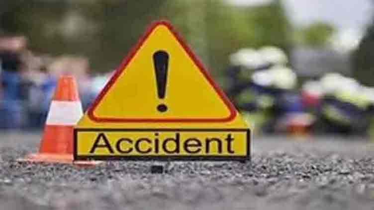 One killed, four injured in Ahmadpur Sharqia accident