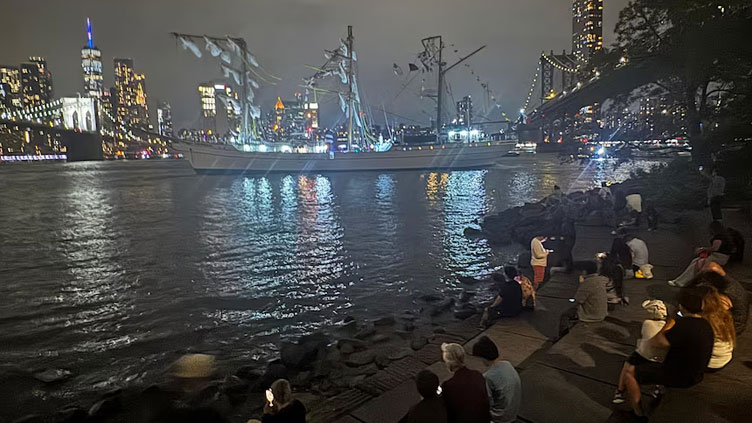 Mexican Navy tall ship crashes into Brooklyn Bridge, killing two