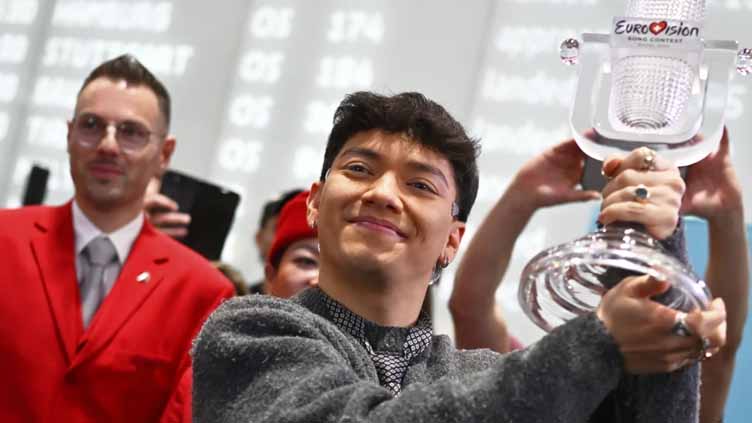 Austria welcomes JJ back home with cheers, hugs and roses after winning Eurovision Song Contest