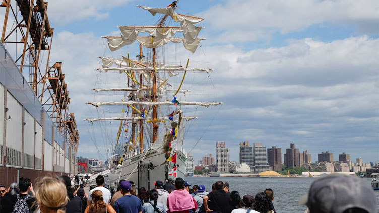 Probe of crash of Mexican tall ship into Brooklyn Bridge centers on engine