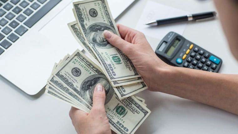 انٹربینک میں ڈالر کی قیمت میں مسلسل تیسرے روز بھی اضافہ