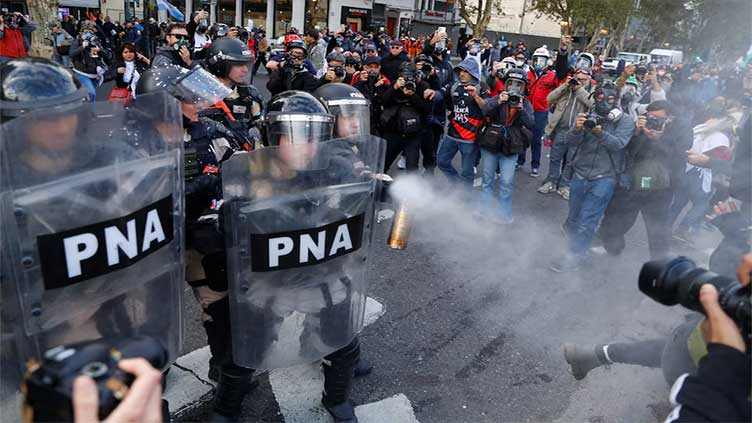 Dozens injured in pension protest outside Argentina Congress