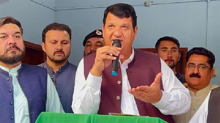 People of Azad Kashmir stand behind armed forces: Muqam