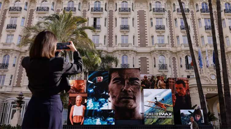 Cannes maitre d'hotel retires with memories of stars