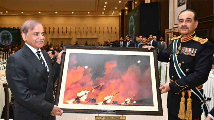 Dunya News Field Marshal Asim Munir fetes political leaders over sagacious decisions in 'Battle of Truth'