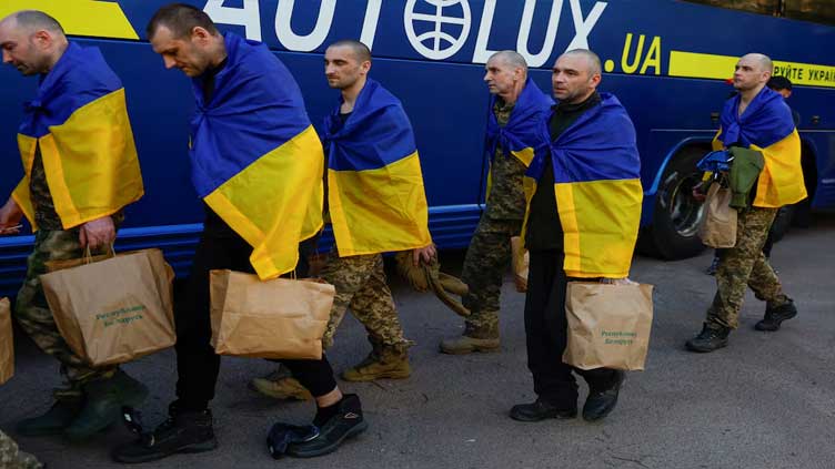 Russia and Ukraine swap 307 soldiers on second day of POW exchange