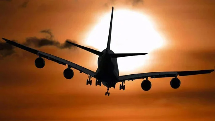 Karachi-Lahore flight caught in storm, makes emergency go-around