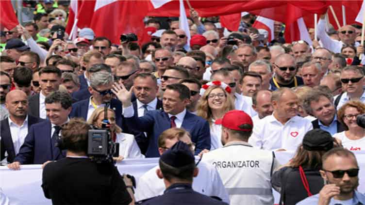 Rival marches draw thousands in Warsaw ahead of presidential vote