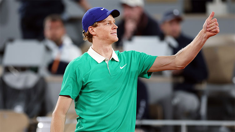 Sinner kicks off French Open campaign with straight-sets win