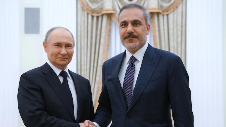 Putin and Turkish foreign minister discuss Ukraine peace efforts, source says