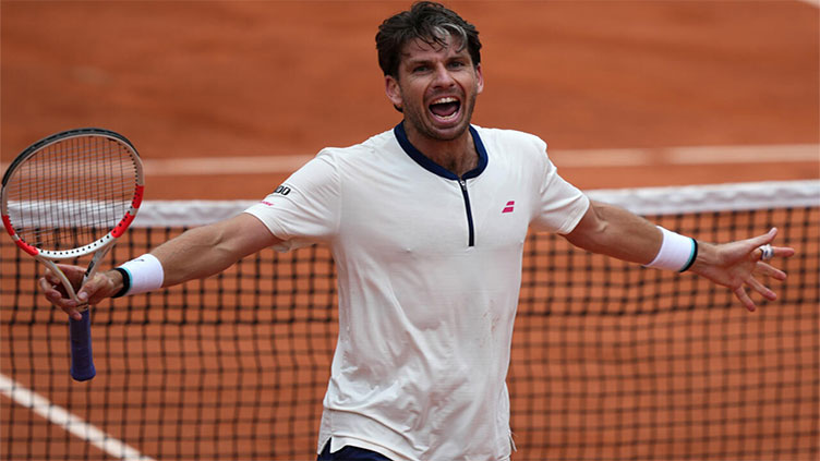 Norrie outlasts Medvedev in five sets to reach French Open second round