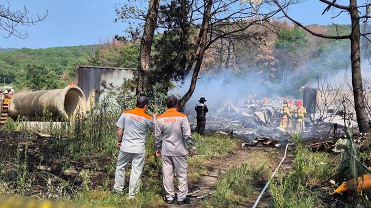 South Korean navy says patrol aircraft carrying four people crashed