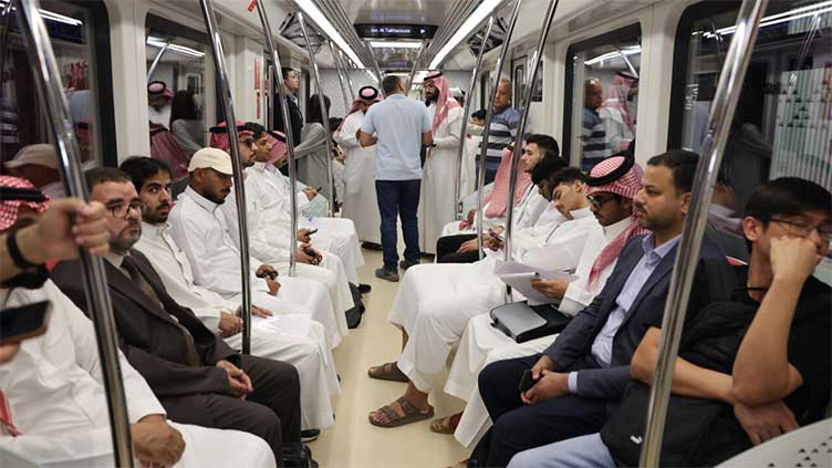 New metro cuts through Saudi social divisions
