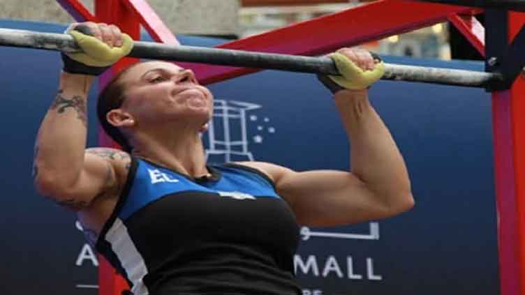 Australian woman hits 7000 pull ups to set new record