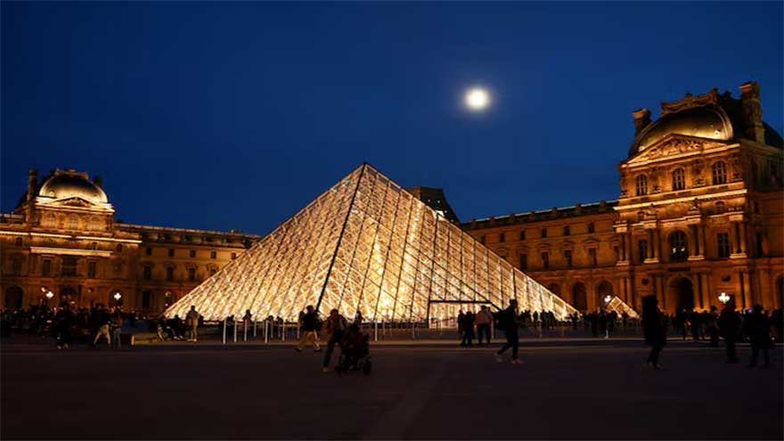 Two more charged in connection with Louvre jewel heist
