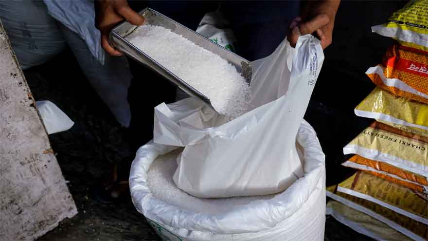 Sugar prices skyrocket to Rs220 per kg across Pakistan