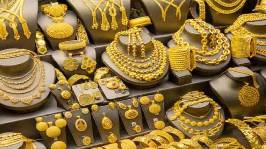 Gold prices surge by Rs1,300 per tola in Pakistan